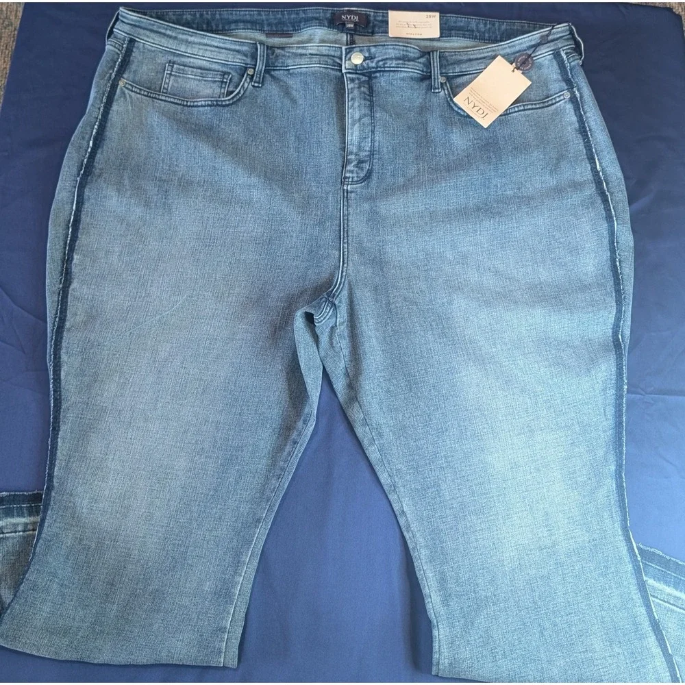 NYDJ Womens 28W Fiona Slim Flare Crop Ankle Jeans Light Wash Fray Hem NWT - Picture 2 of 15